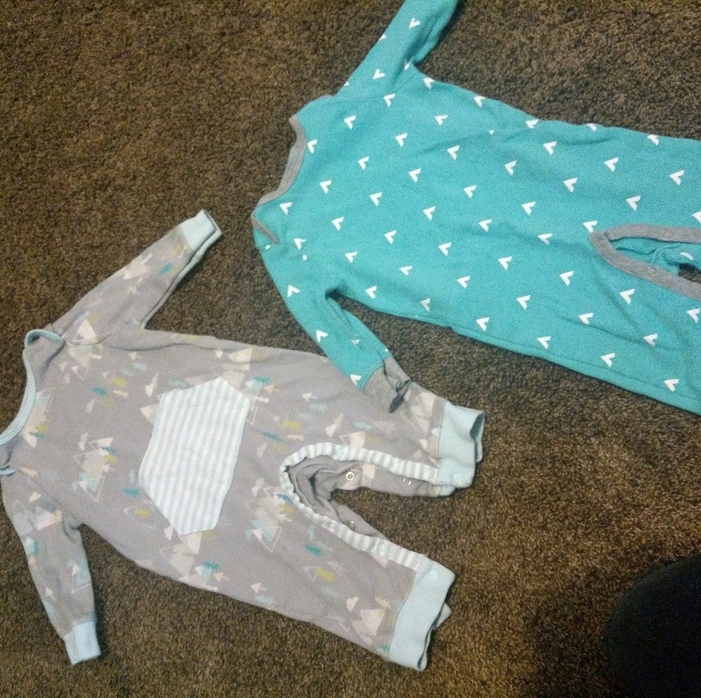 Perfect condition onsises 3-6 months